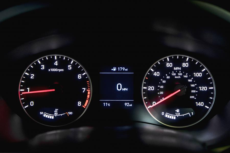 Панель приборов Hyundai i20 Play (IB) 2019 года  (UK) (фото 33 из 42)
